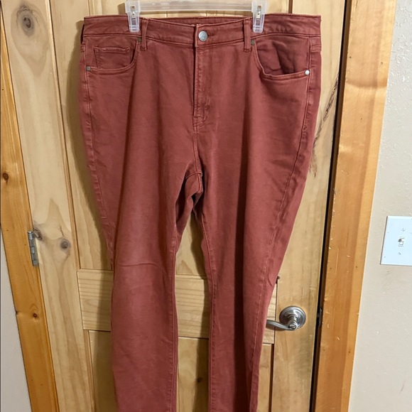 A.N.A. A New Approach Denim - a.n.a a new approach High Rise Straight Women's Jeans in Rust